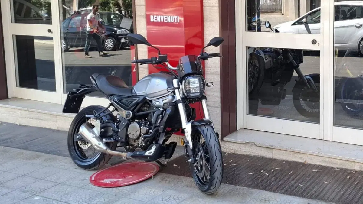 Voge Trofeo 300ACX Scrambler (2021 - 26) (6)