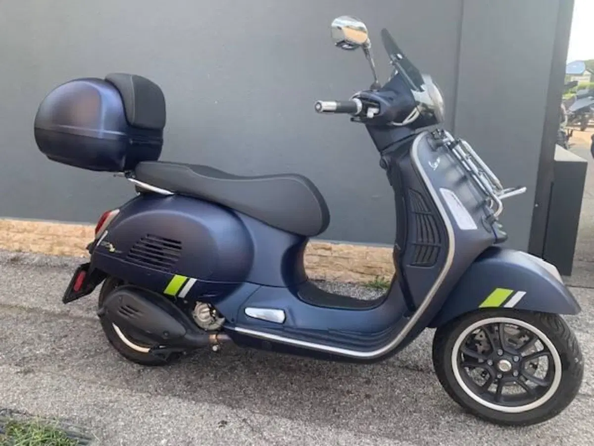 Vespa GTS 300 Super Tech (2023 - 24) (2)