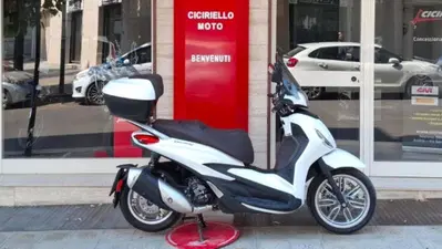 Piaggio Beverly 300 Hpe (2021) usata