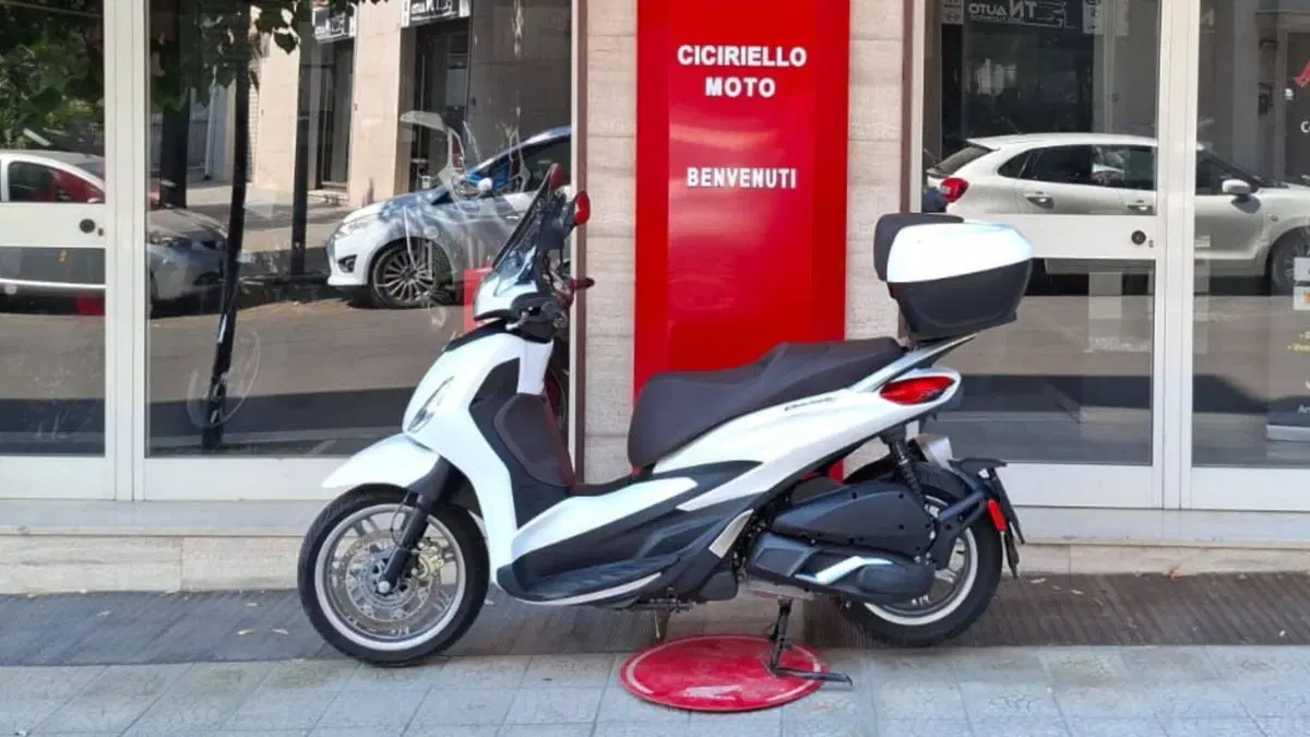 Piaggio Beverly 300 Hpe (2021) (2)