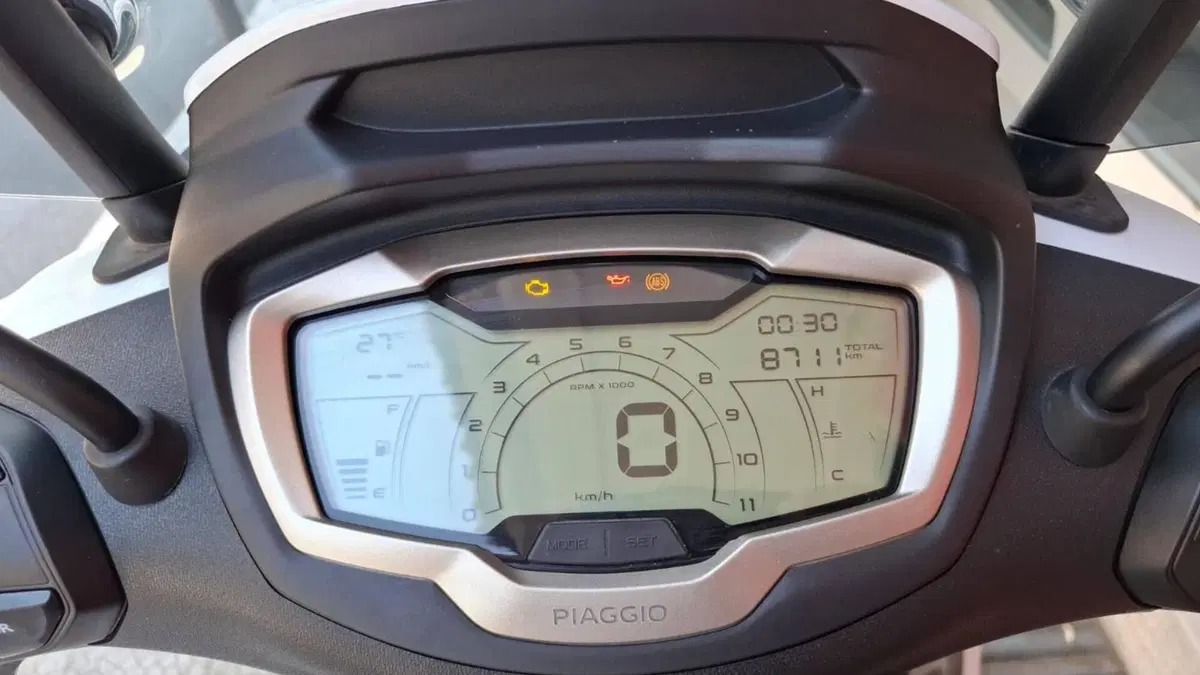 Piaggio Beverly 300 Hpe (2021) (3)