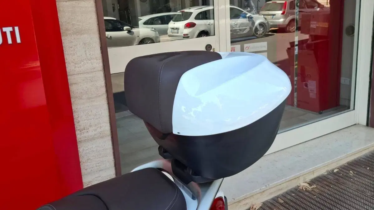 Piaggio Beverly 300 Hpe (2021) (4)