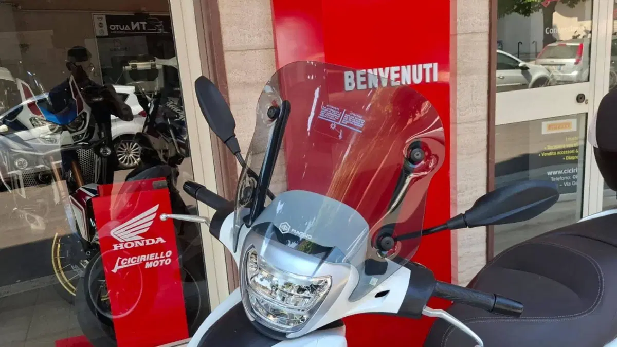 Piaggio Beverly 300 Hpe (2021) (5)