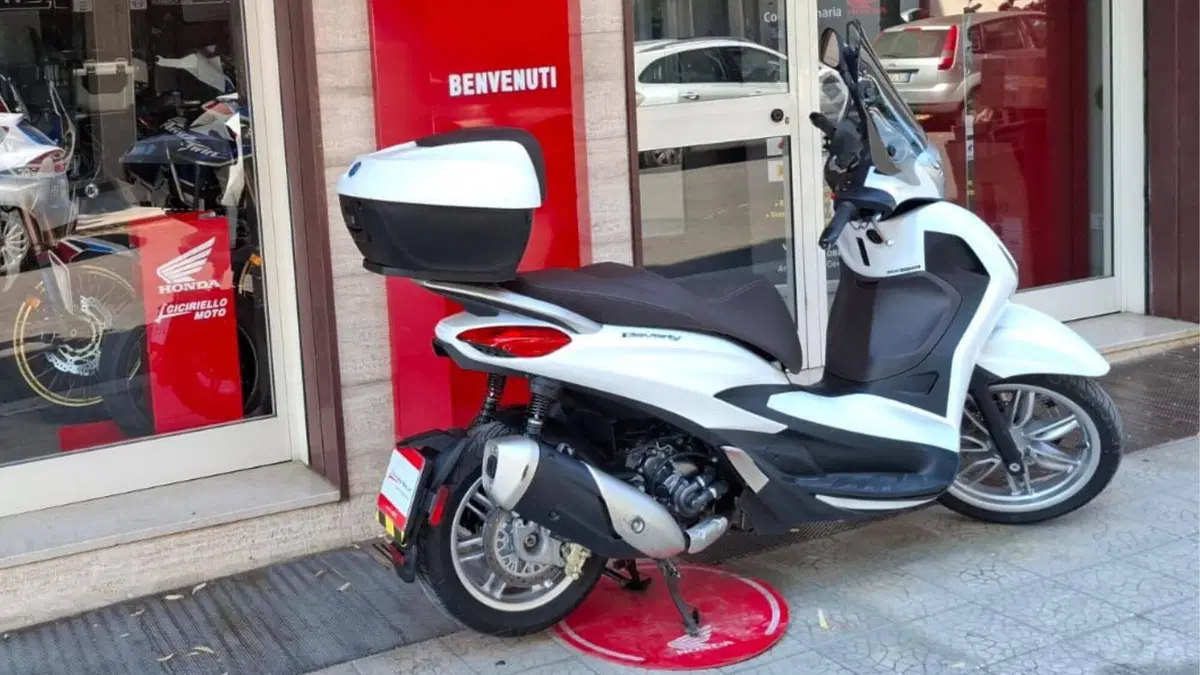 Piaggio Beverly 300 Hpe (2021) (6)