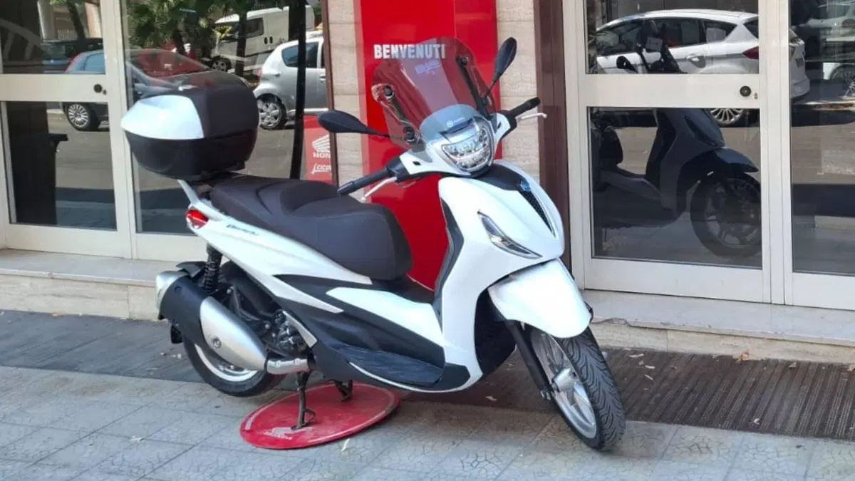 Piaggio Beverly 300 Hpe (2021) (7)