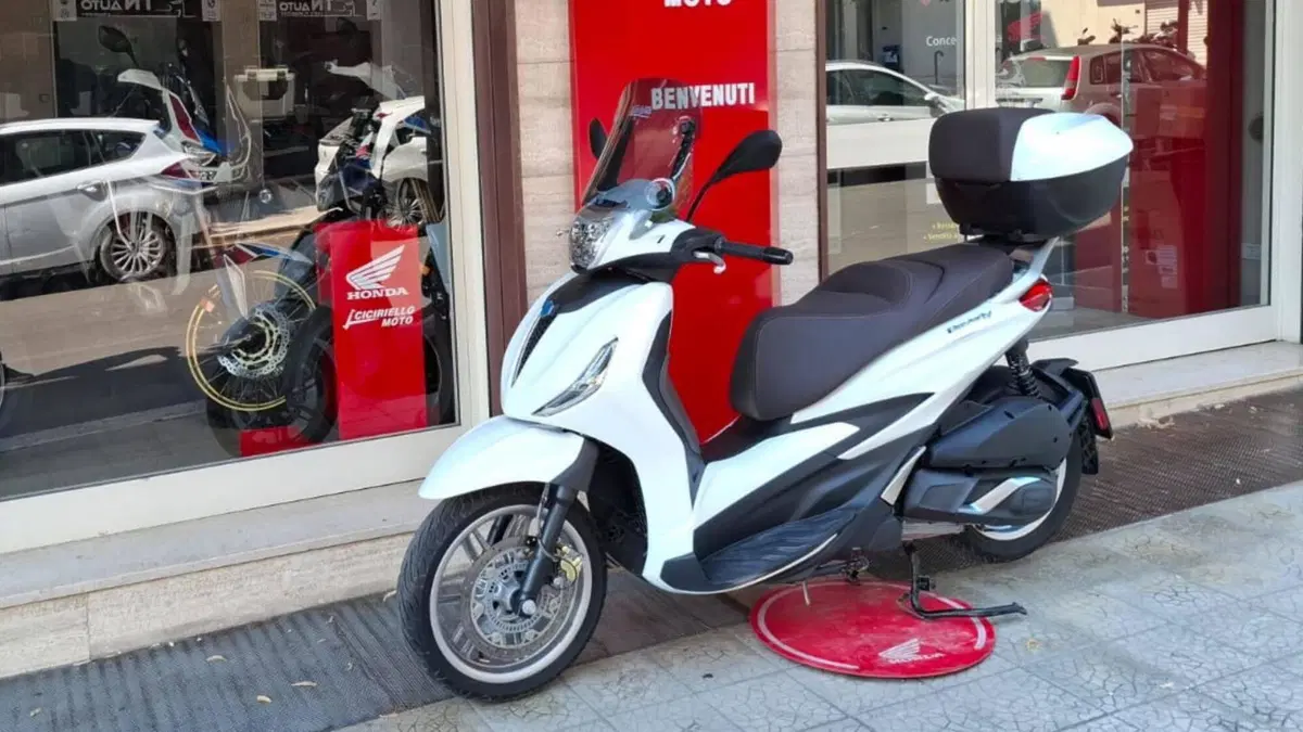 Piaggio Beverly 300 Hpe (2021) (8)