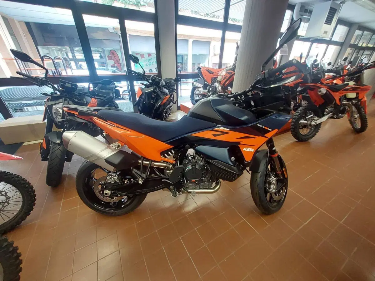 KTM 890 SMT (2026) (2)