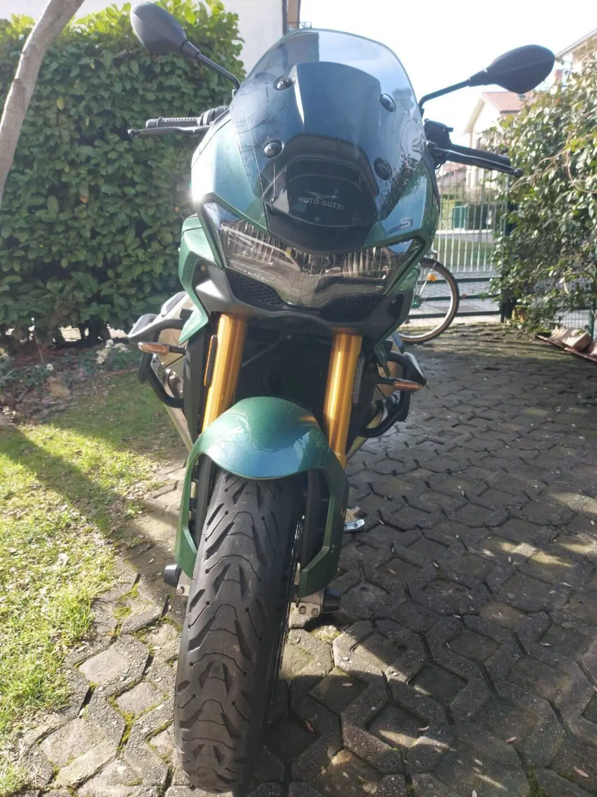 Moto Guzzi V100 Mandello S (2022 - 24) (2)