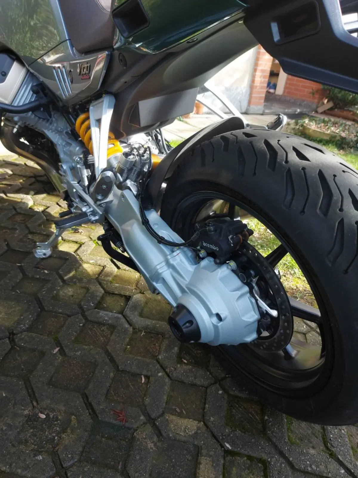 Moto Guzzi V100 Mandello S (2022 - 24) (3)