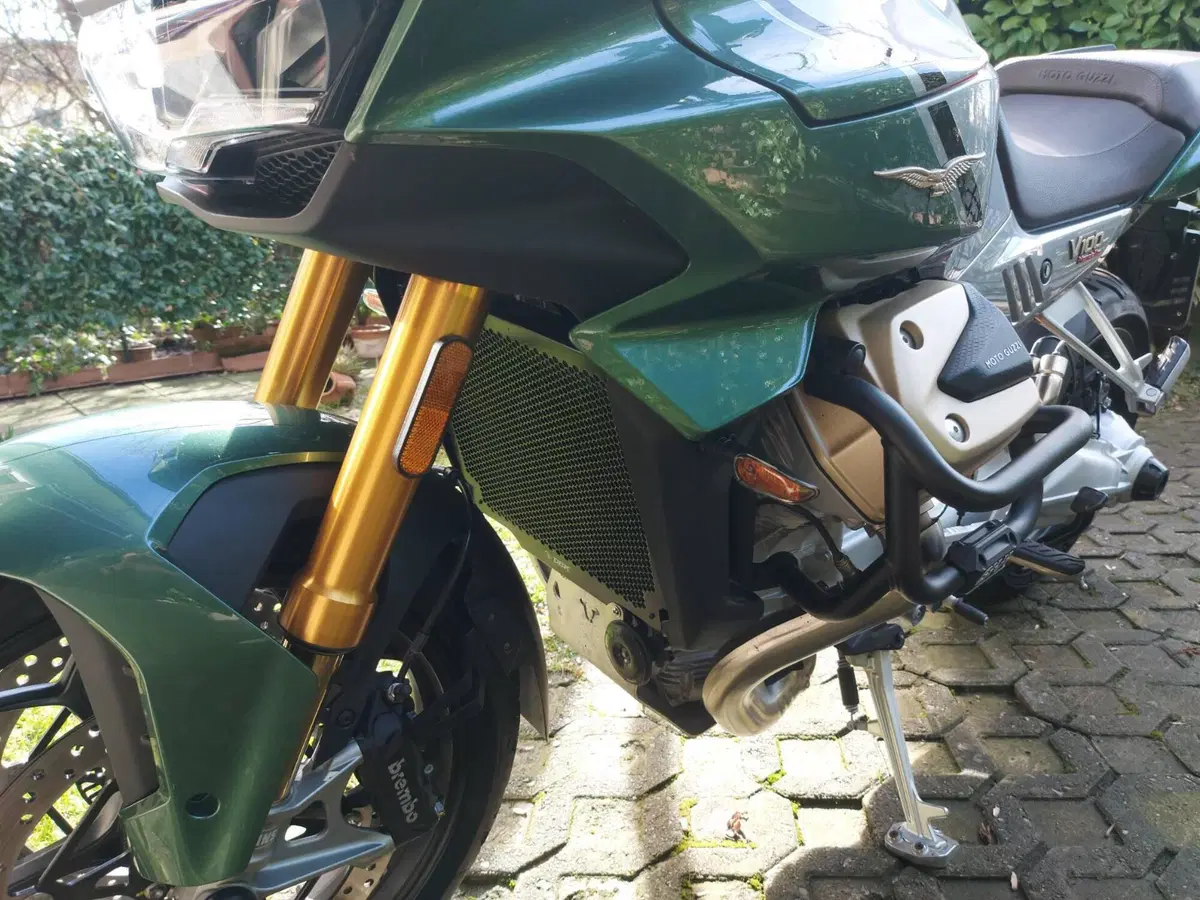 Moto Guzzi V100 Mandello S (2022 - 24) (4)
