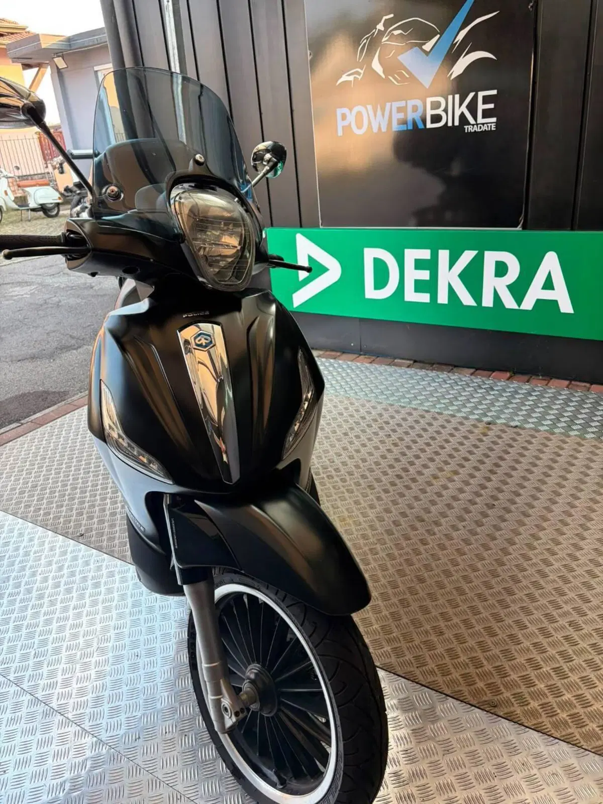 Piaggio Beverly 300 i.e. Police ABS-ASR (2017 - 20) (3)