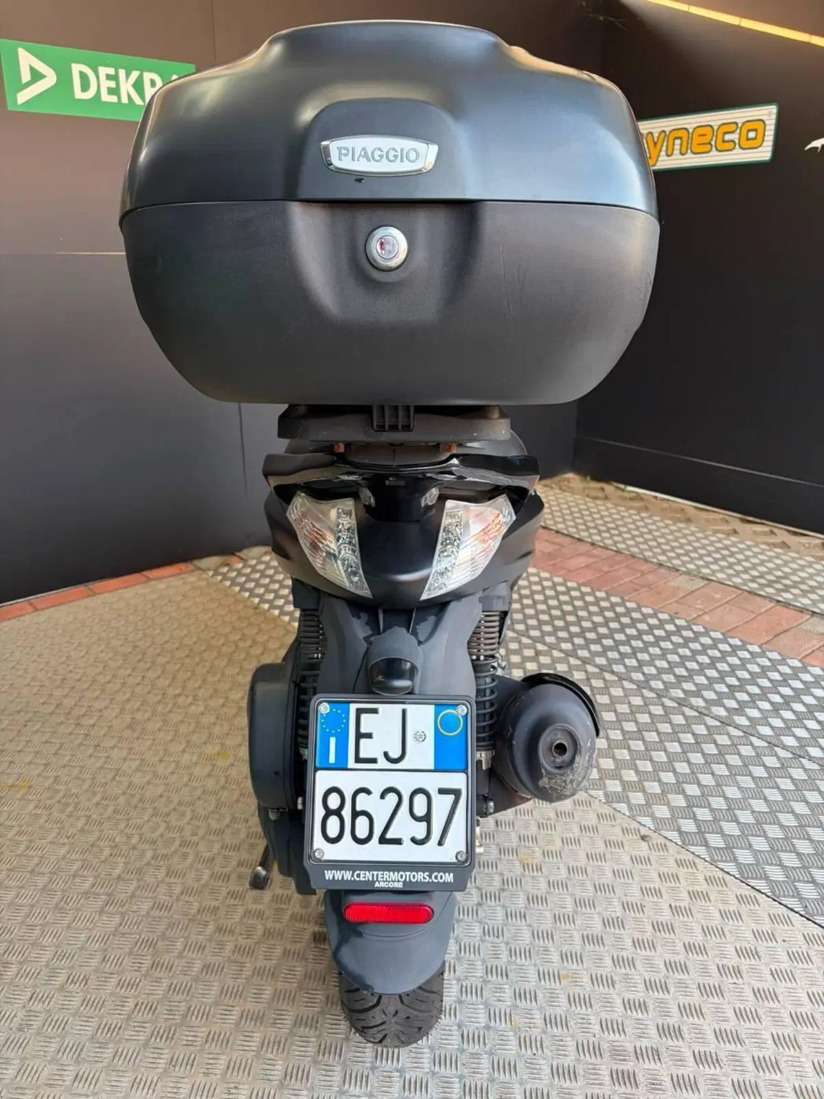 Piaggio Beverly 300 i.e. Police ABS-ASR (2017 - 20) (4)