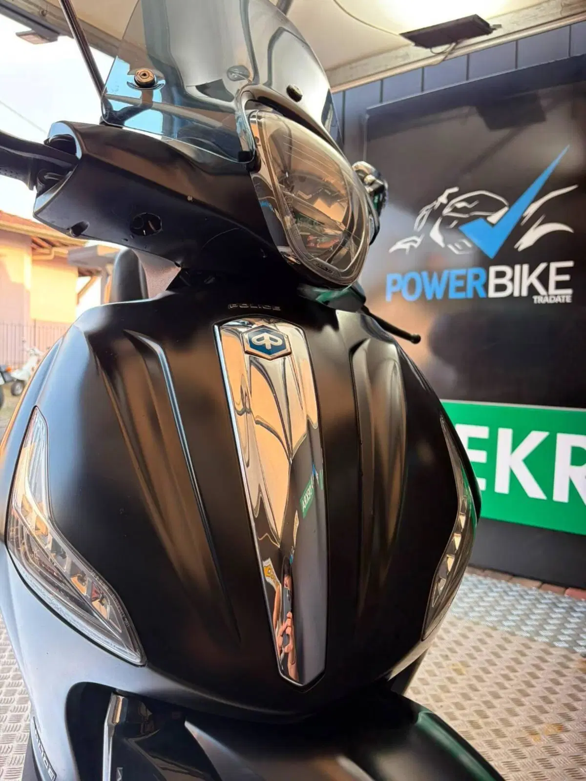 Piaggio Beverly 300 i.e. Police ABS-ASR (2017 - 20) (9)