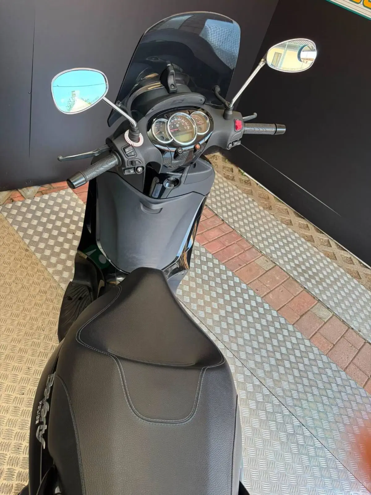 Piaggio Beverly 300 i.e. Police ABS-ASR (2017 - 20) (15)