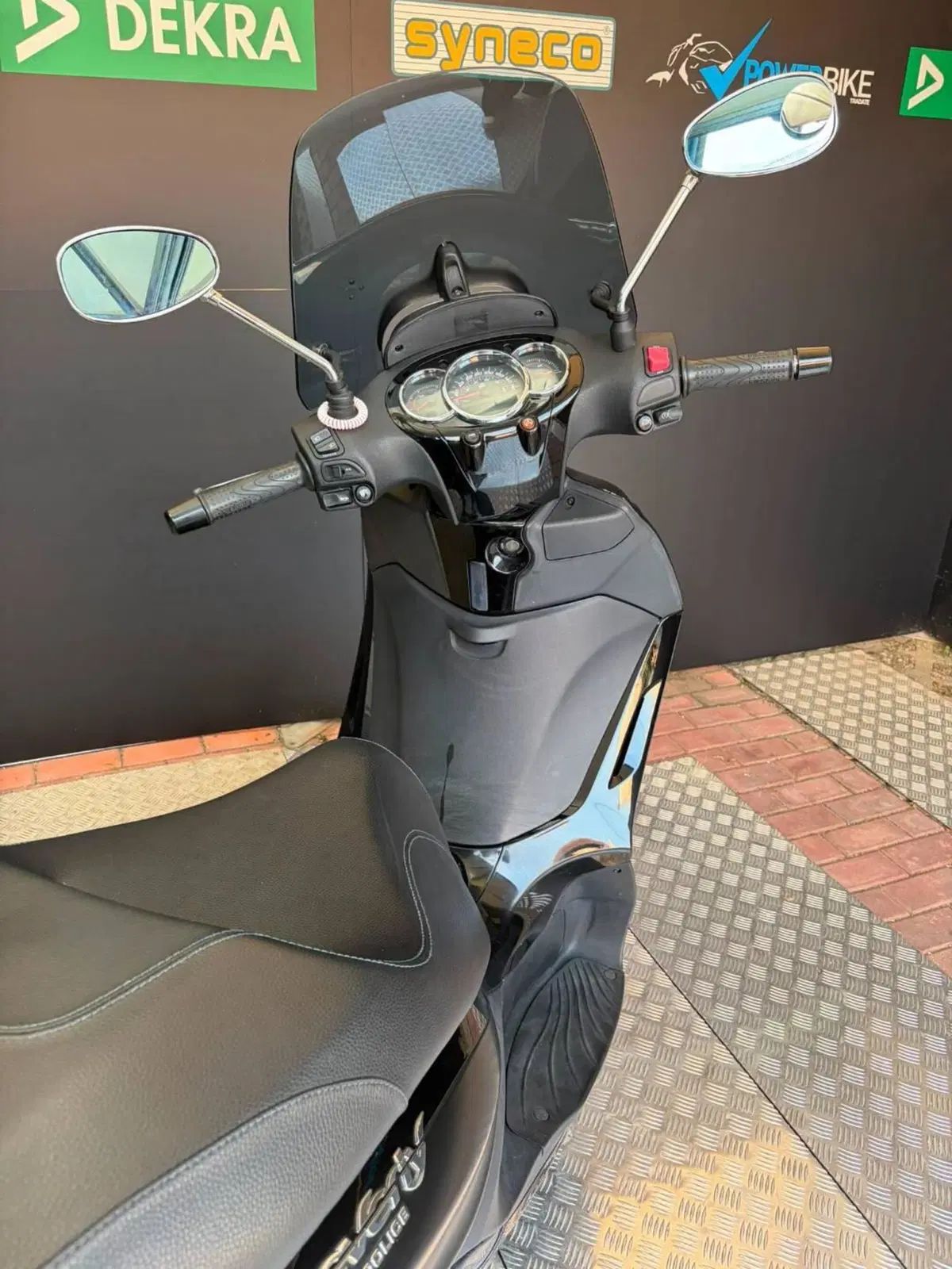 Piaggio Beverly 300 i.e. Police ABS-ASR (2017 - 20) (19)