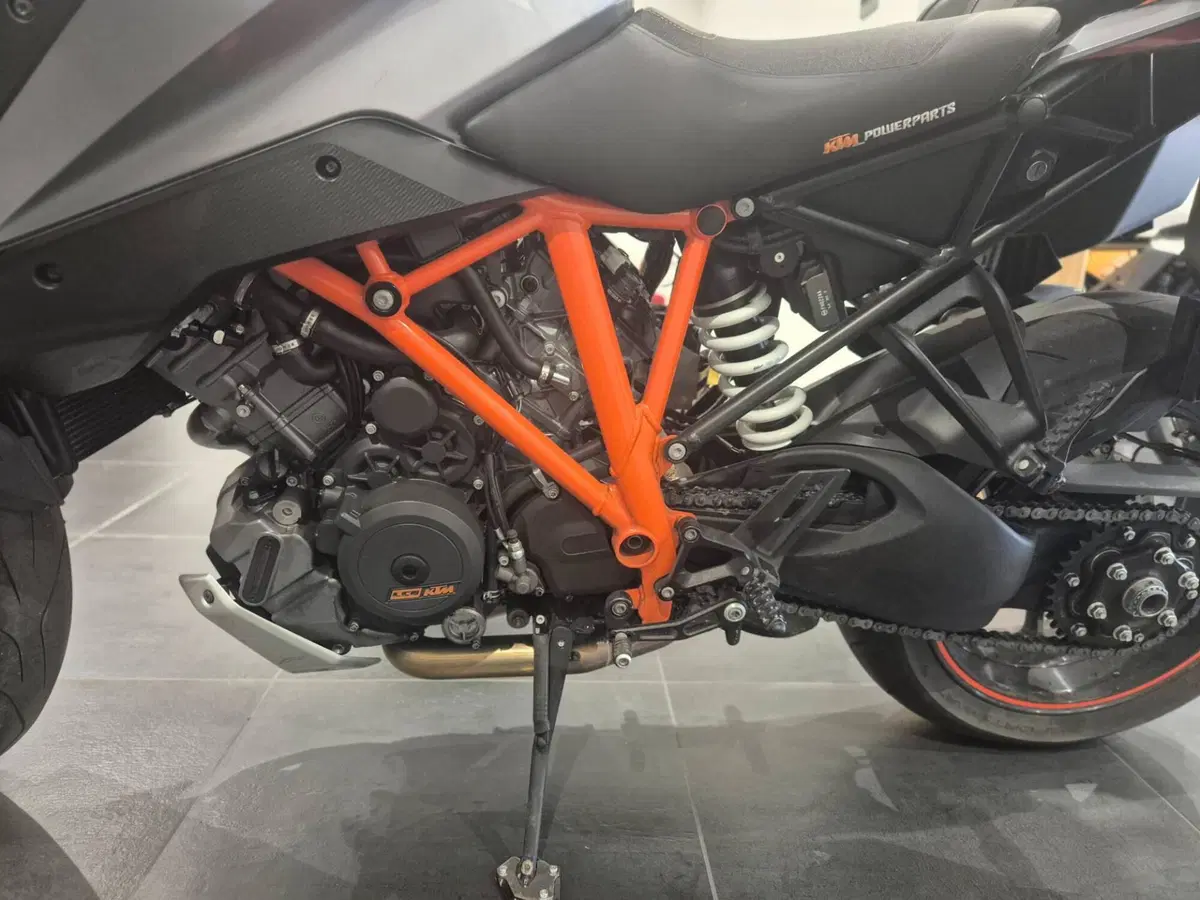 KTM 1290 Super Duke GT ABS (2016 - 18) (7)