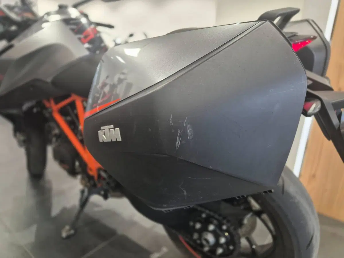 KTM 1290 Super Duke GT ABS (2016 - 18) (8)