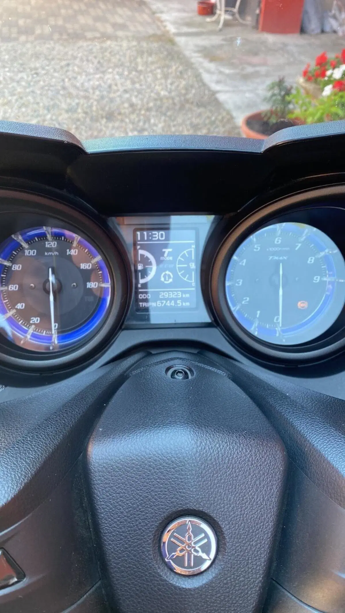 Yamaha T-Max 560 Tech Max (2020) (2)