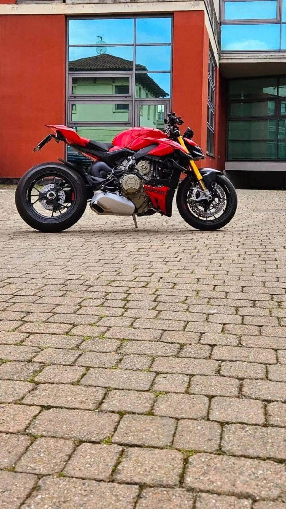 Ducati Streetfighter V4 S (2023 - 24) (2)