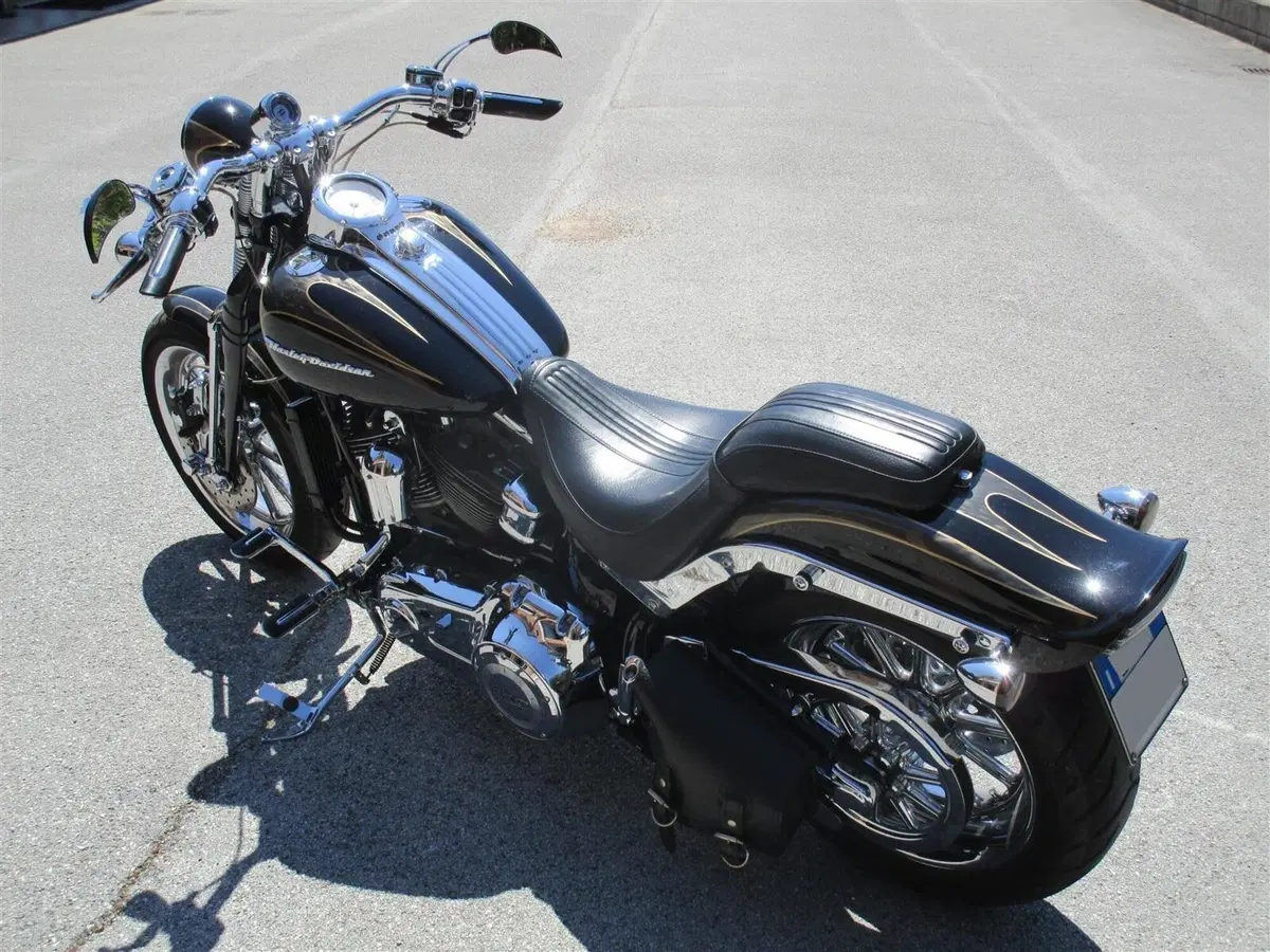 Harley-Davidson 1800 Springer (2009 - 12) - FXSTSSE (4)