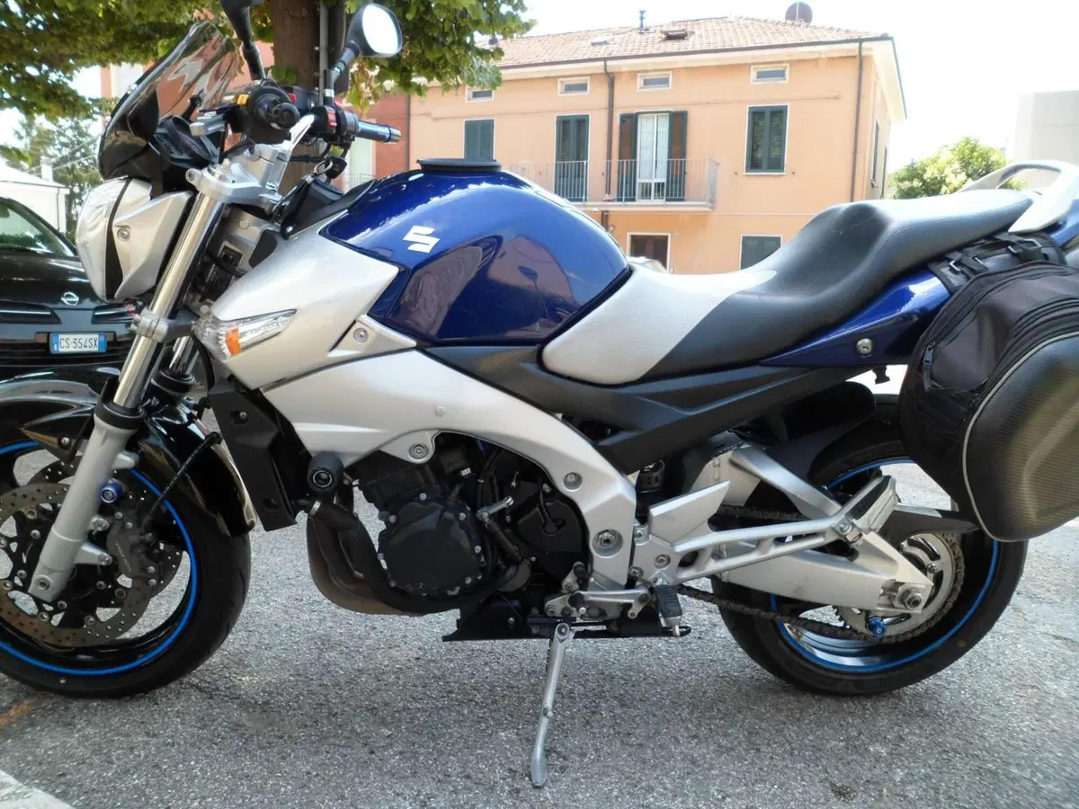 Suzuki GSR 600 (2006 - 11) (4)