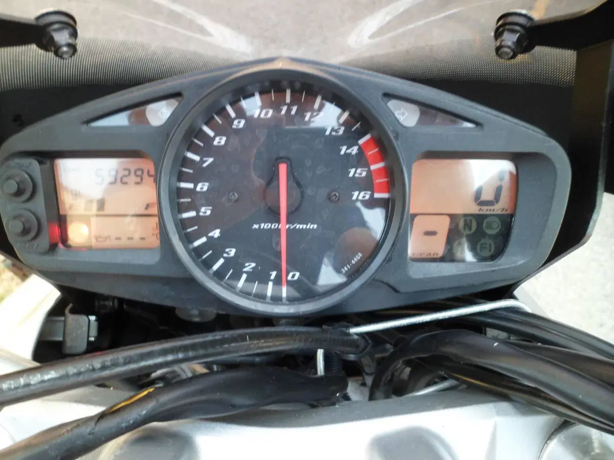 Suzuki GSR 600 (2006 - 11) (7)