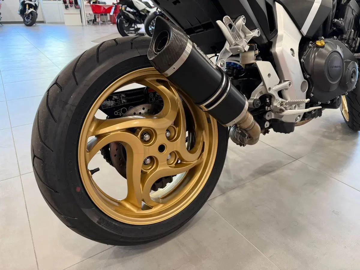 Honda CB 1000 R ABS (2011 - 17) (16)