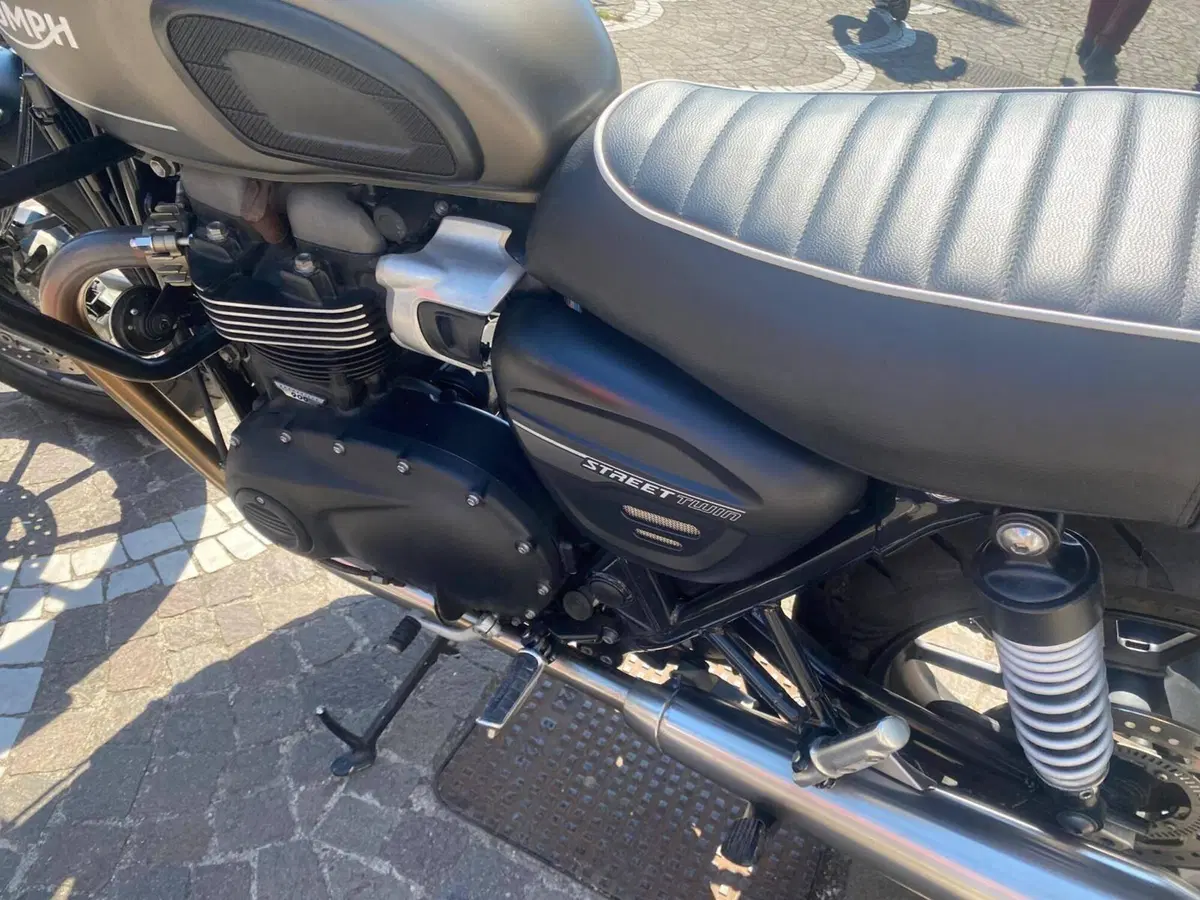 Triumph Street Twin 900 (2021 - 22) (5)