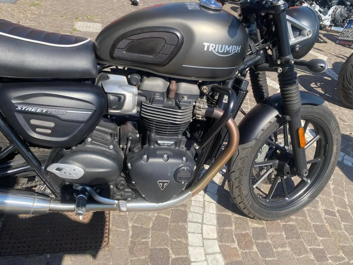 Triumph Street Twin 900 (2021 - 22) (6)