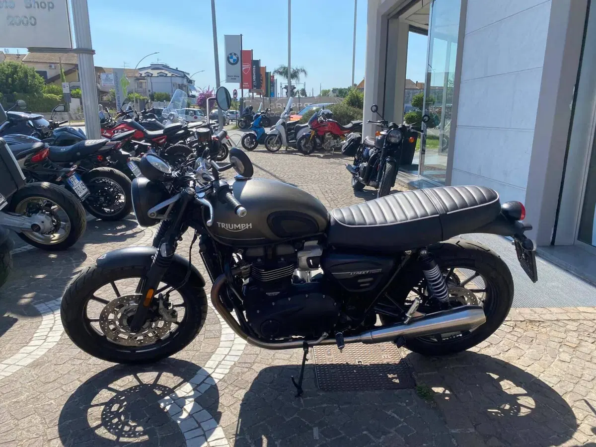 Triumph Street Twin 900 (2021 - 22) (2)