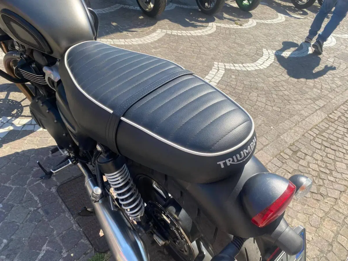 Triumph Street Twin 900 (2021 - 22) (7)