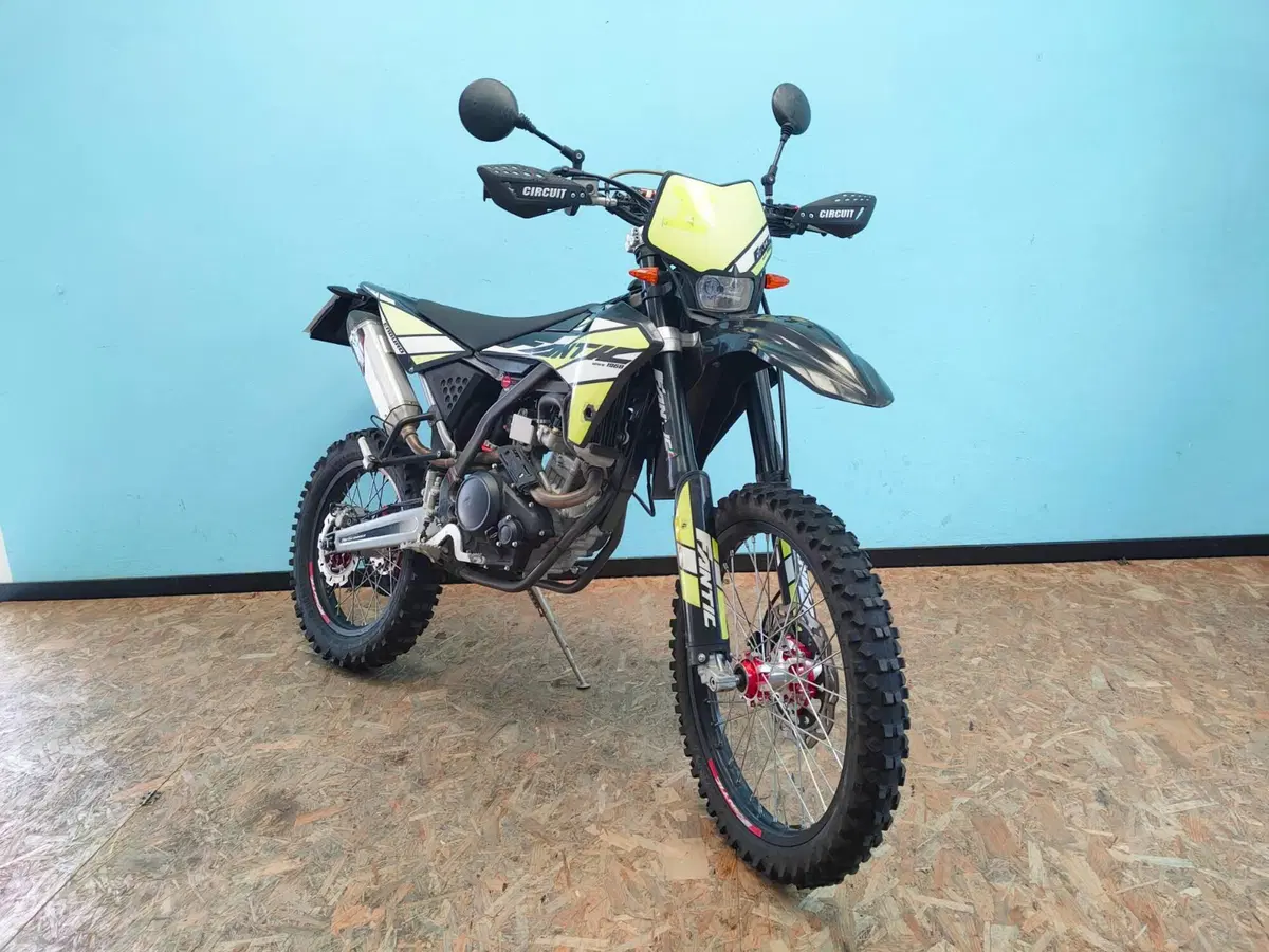 Fantic Motor XEF 125 Competition 4T (2022) (2)