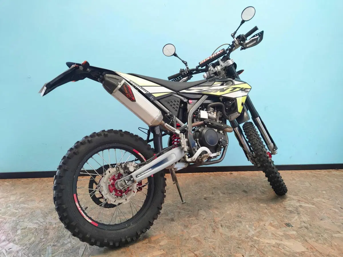 Fantic Motor XEF 125 Competition 4T (2022) (5)