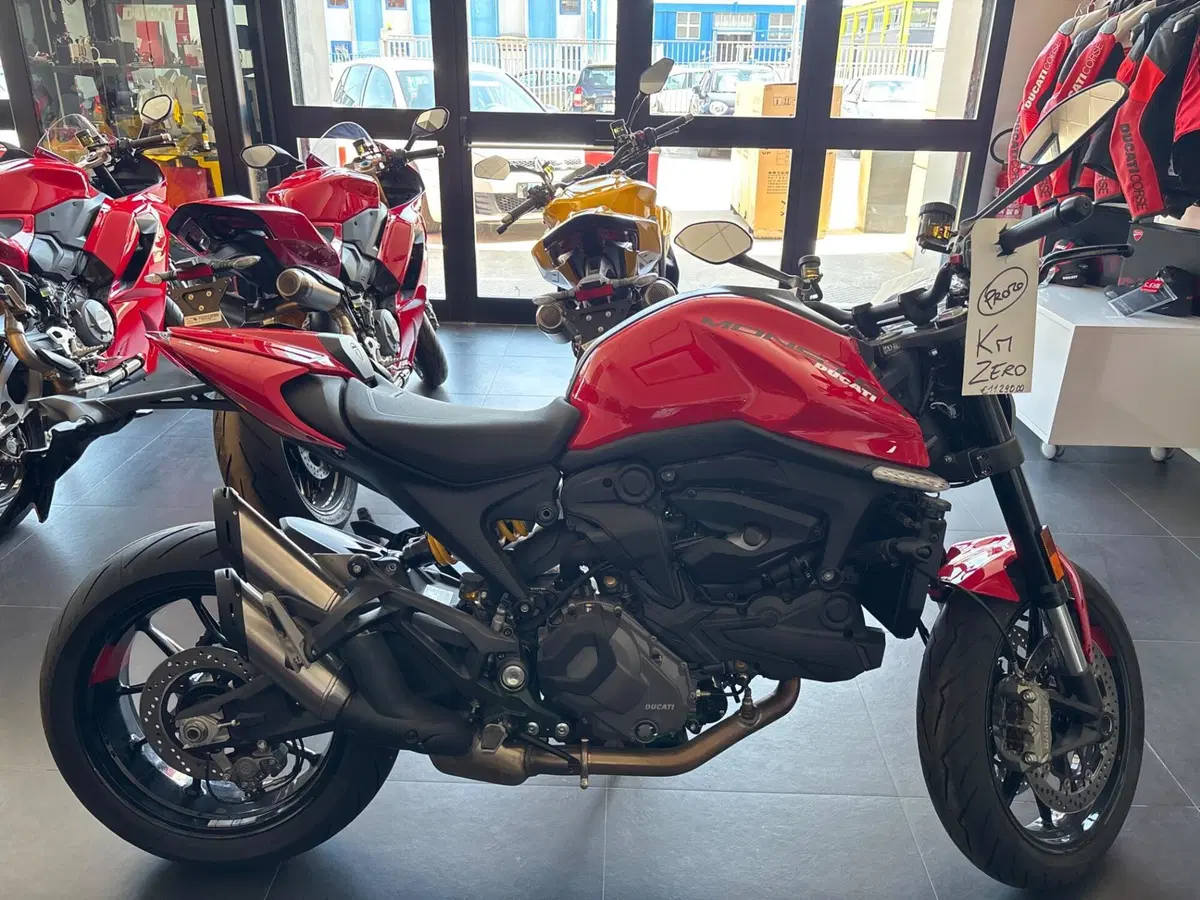 Ducati Monster 937 + (2021 - 25)
