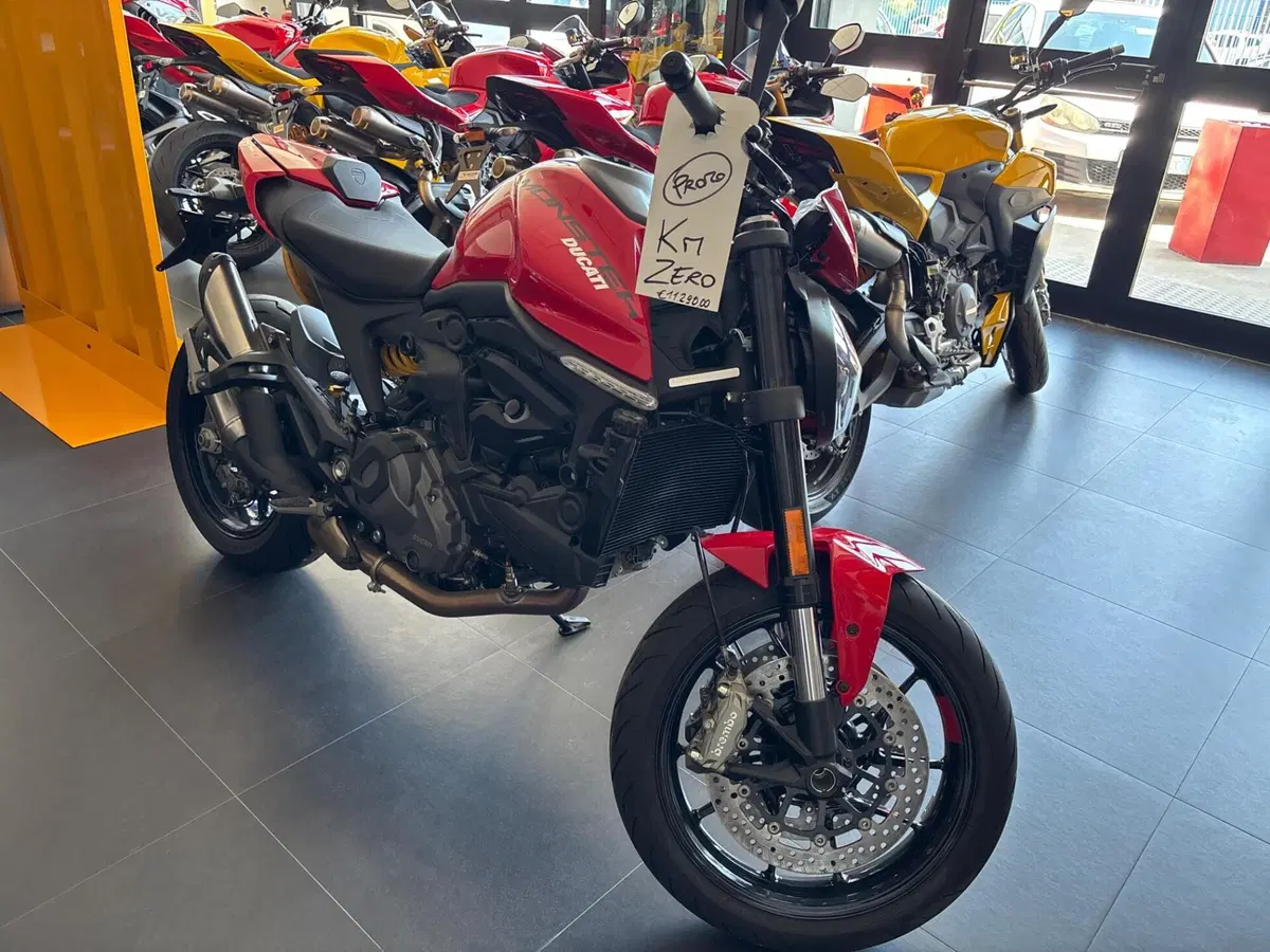 Ducati Monster 937 + (2021 - 25) (2)