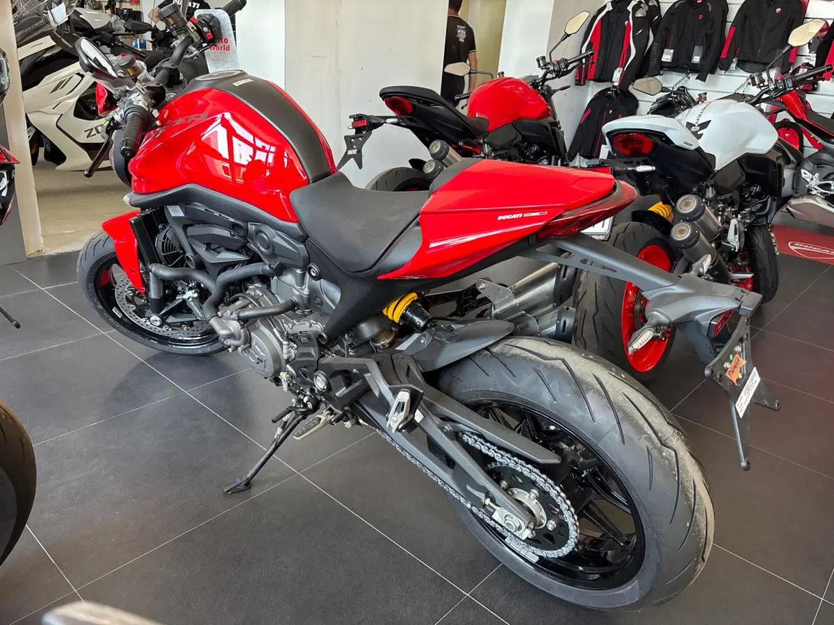 Ducati Monster 937 + (2021 - 25) (6)