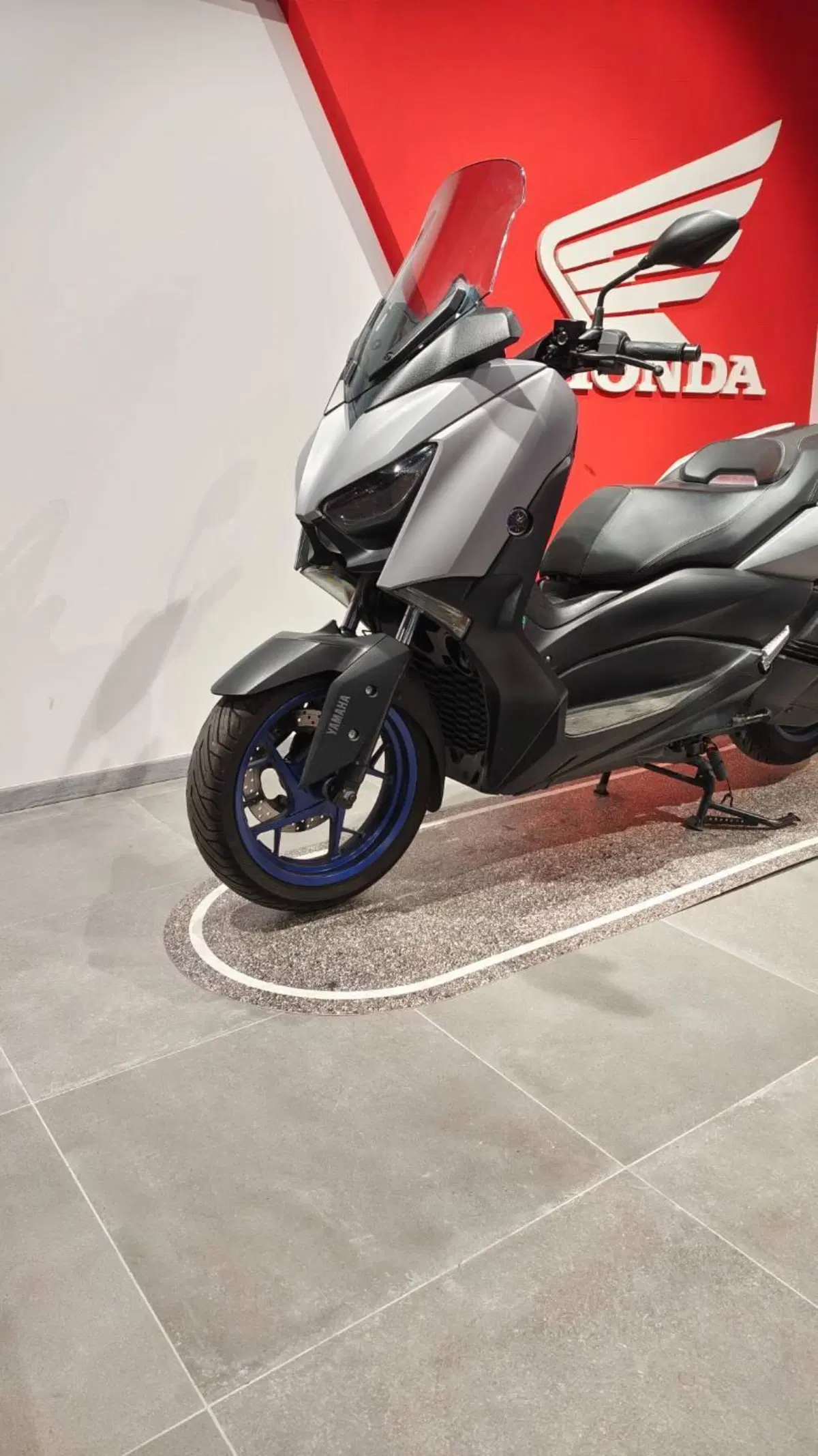 Yamaha X-Max 300 (2021 - 24) (4)