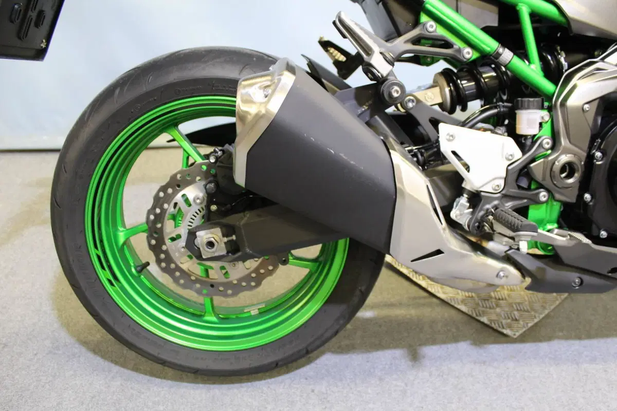 Kawasaki Z 900 (2021 - 24) (7)