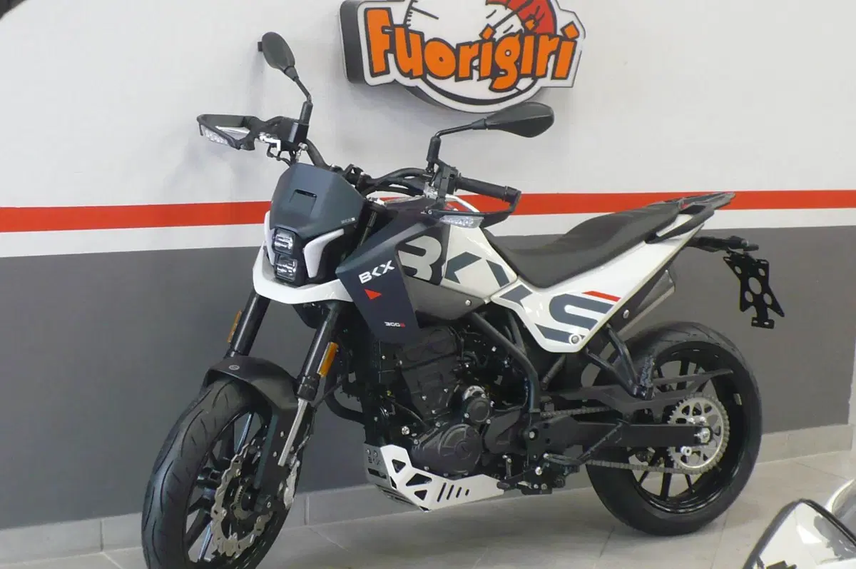 Benelli BKX 300 S (2026) (3)
