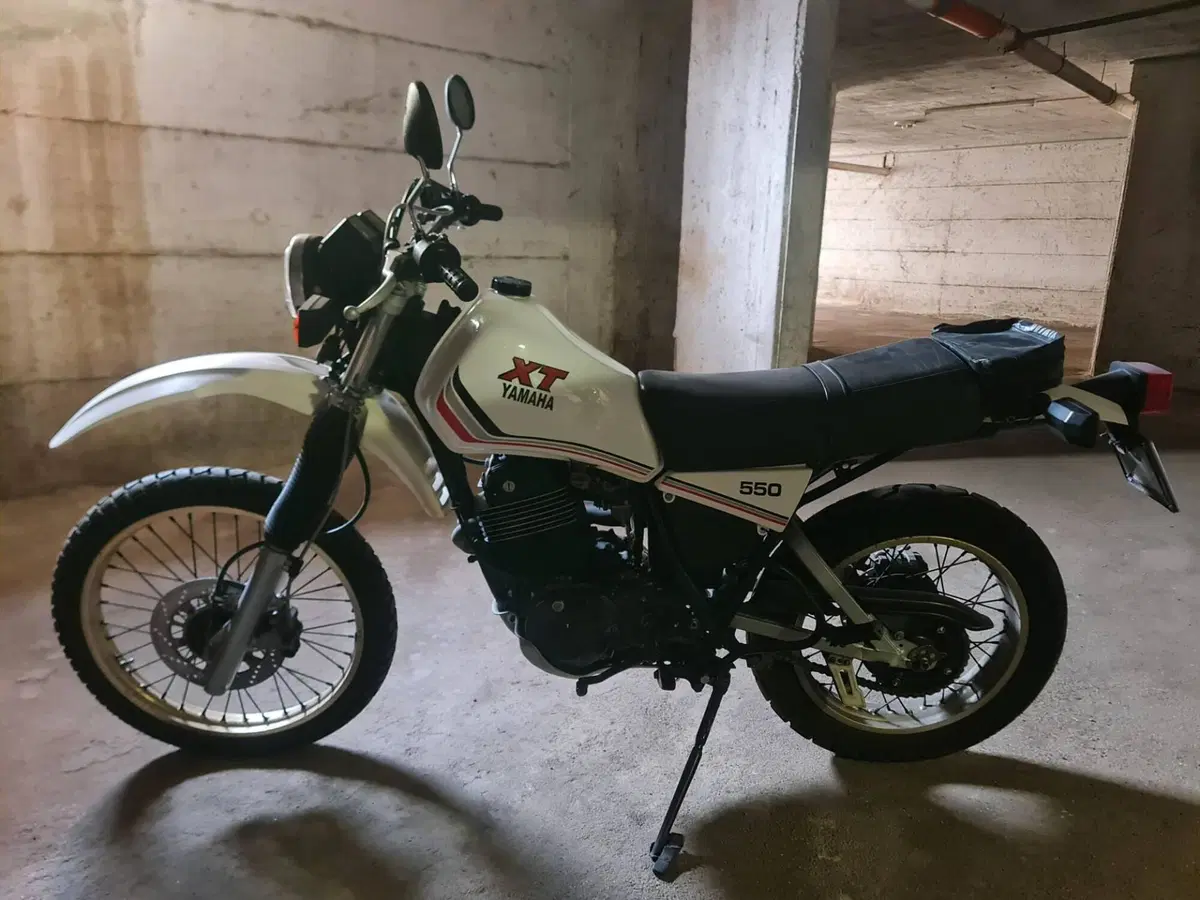 Yamaha XT 550 (4)