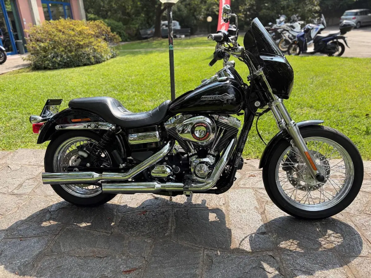 Harley-Davidson 1584 Super Glide Custom (2008 - 13) - FXDC