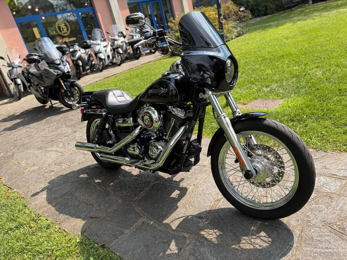 Harley-Davidson 1584 Super Glide Custom (2008 - 13) - FXDC (2)