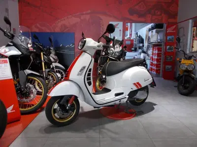 Vespa GTS 300 Super Racing Sixties Hpe (2021 - 22) usata