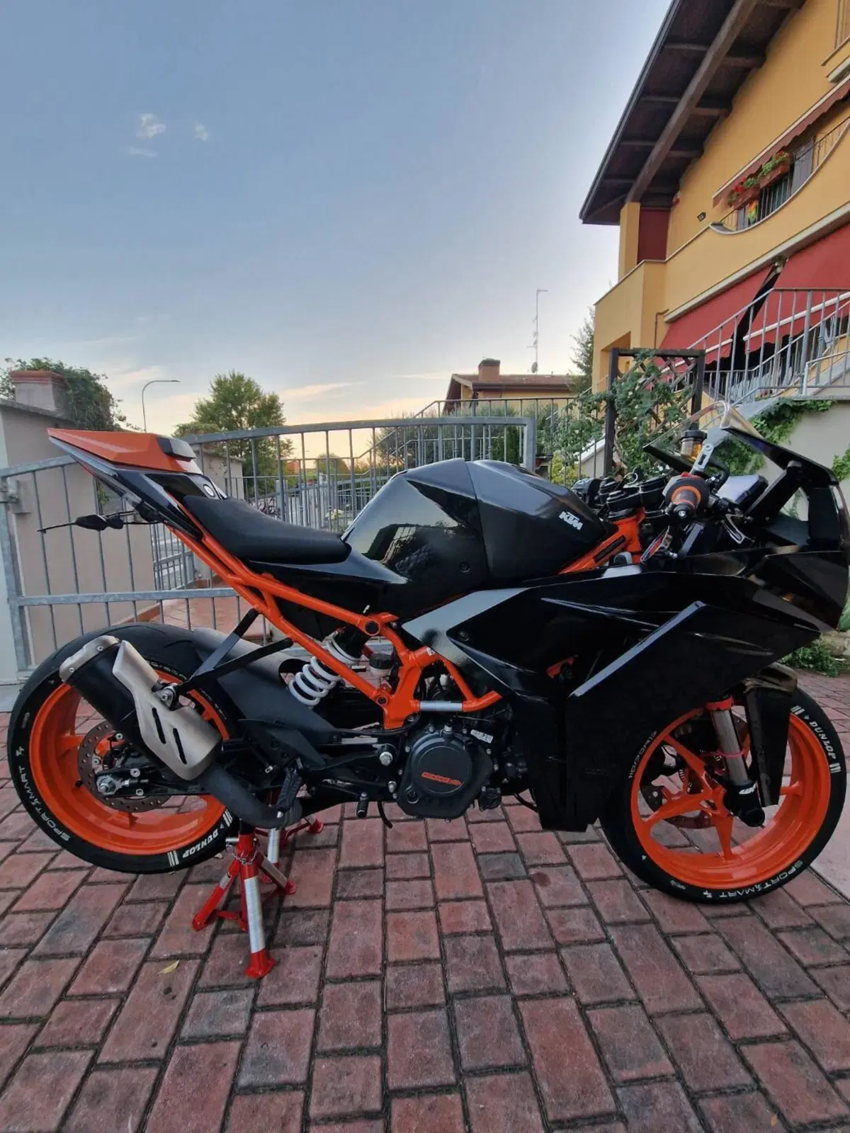 KTM RC 125 (2022 - 26) (3)