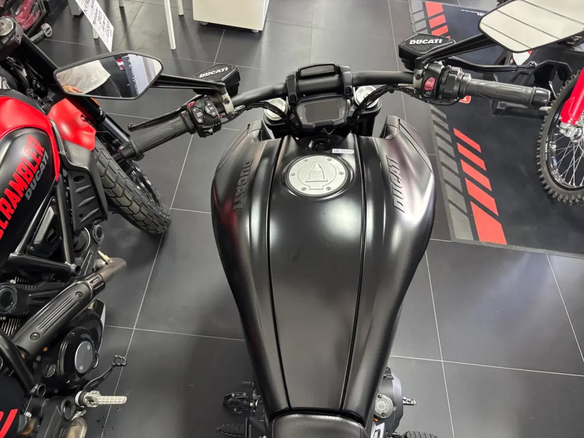 Ducati Diavel 1260 (2021 - 22) (8)
