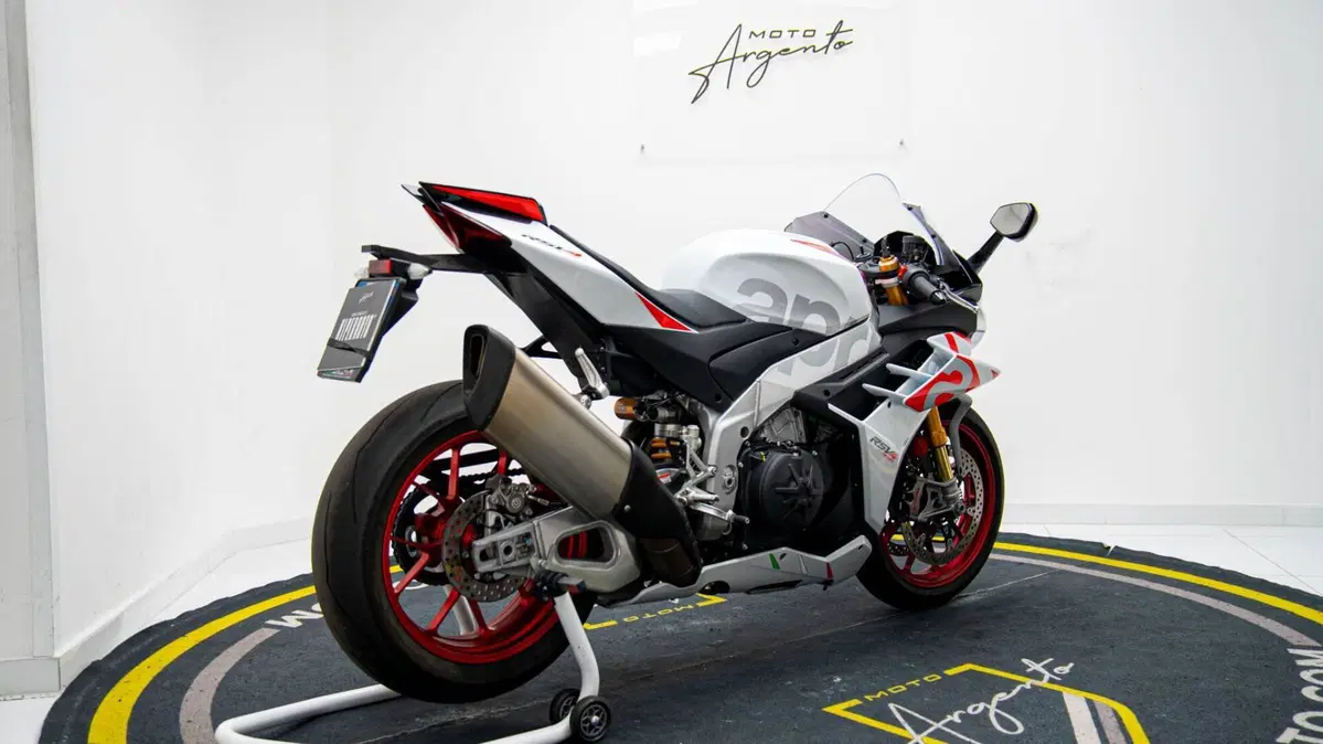 Aprilia RSV4 1100 Factory (2021 - 24) (4)