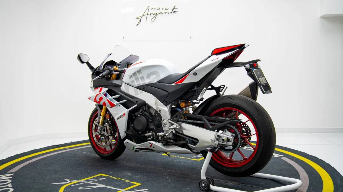 Aprilia RSV4 1100 Factory (2021 - 24) (6)