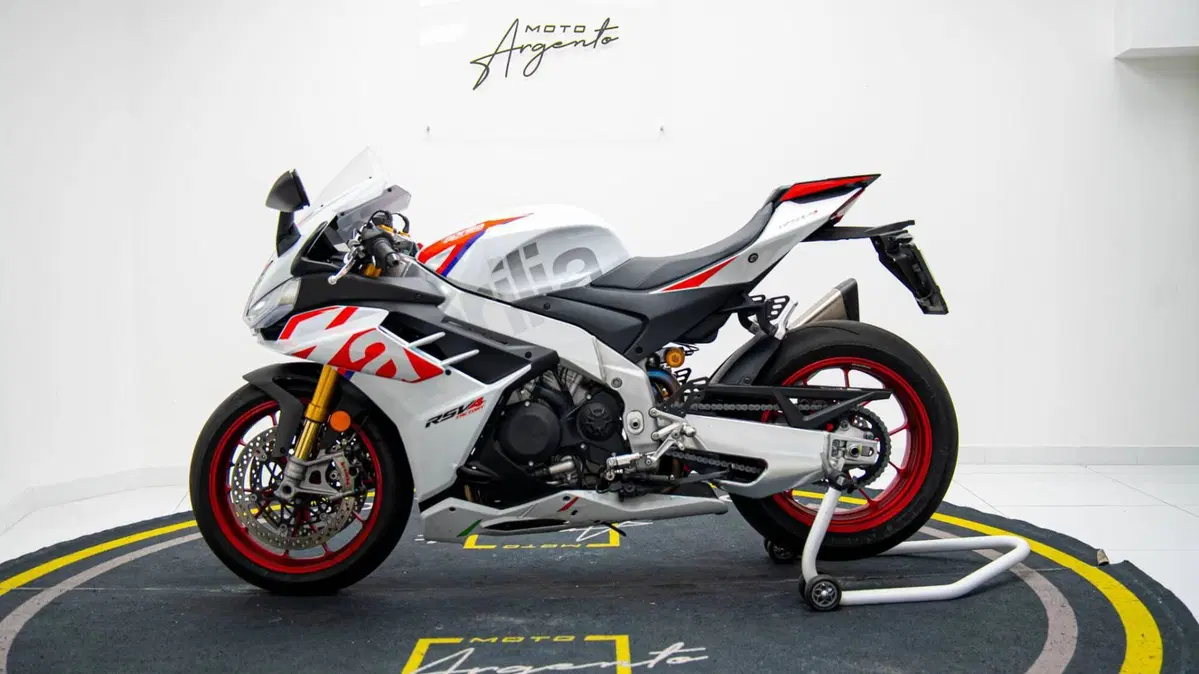 Aprilia RSV4 1100 Factory (2021 - 24) (7)