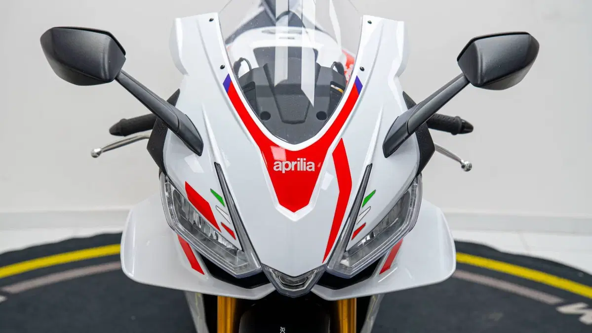Aprilia RSV4 1100 Factory (2021 - 24) (10)