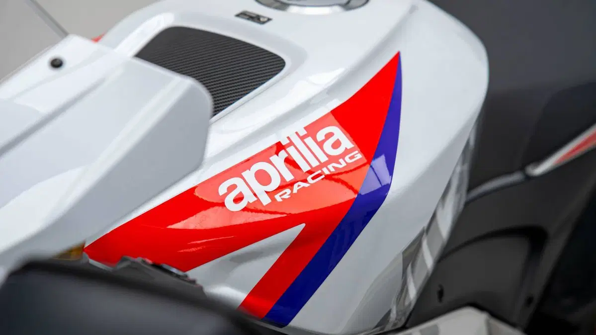 Aprilia RSV4 1100 Factory (2021 - 24) (11)